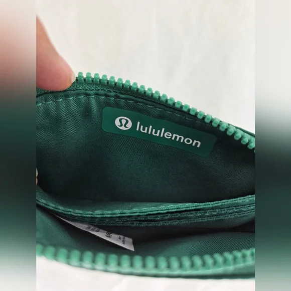 Lululemon Athletica Green Clippable Card Zipper Pouch - Picture 8 of 9